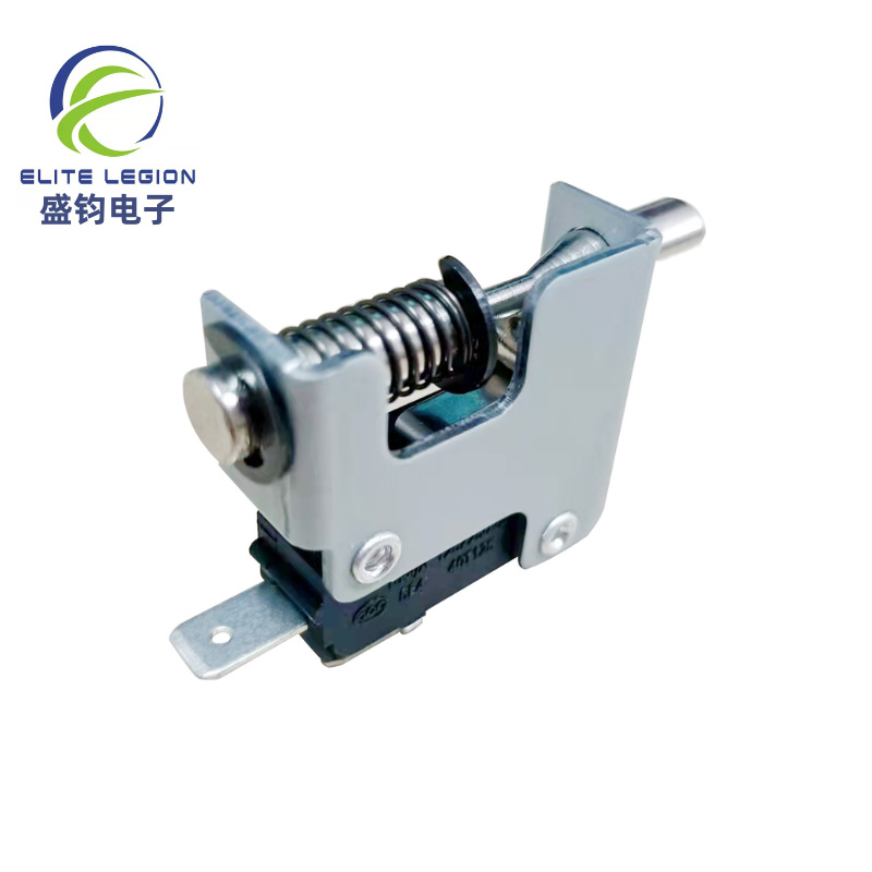 È possibile utilizzare alcol per pulire il microinterruttore della porta del forno?